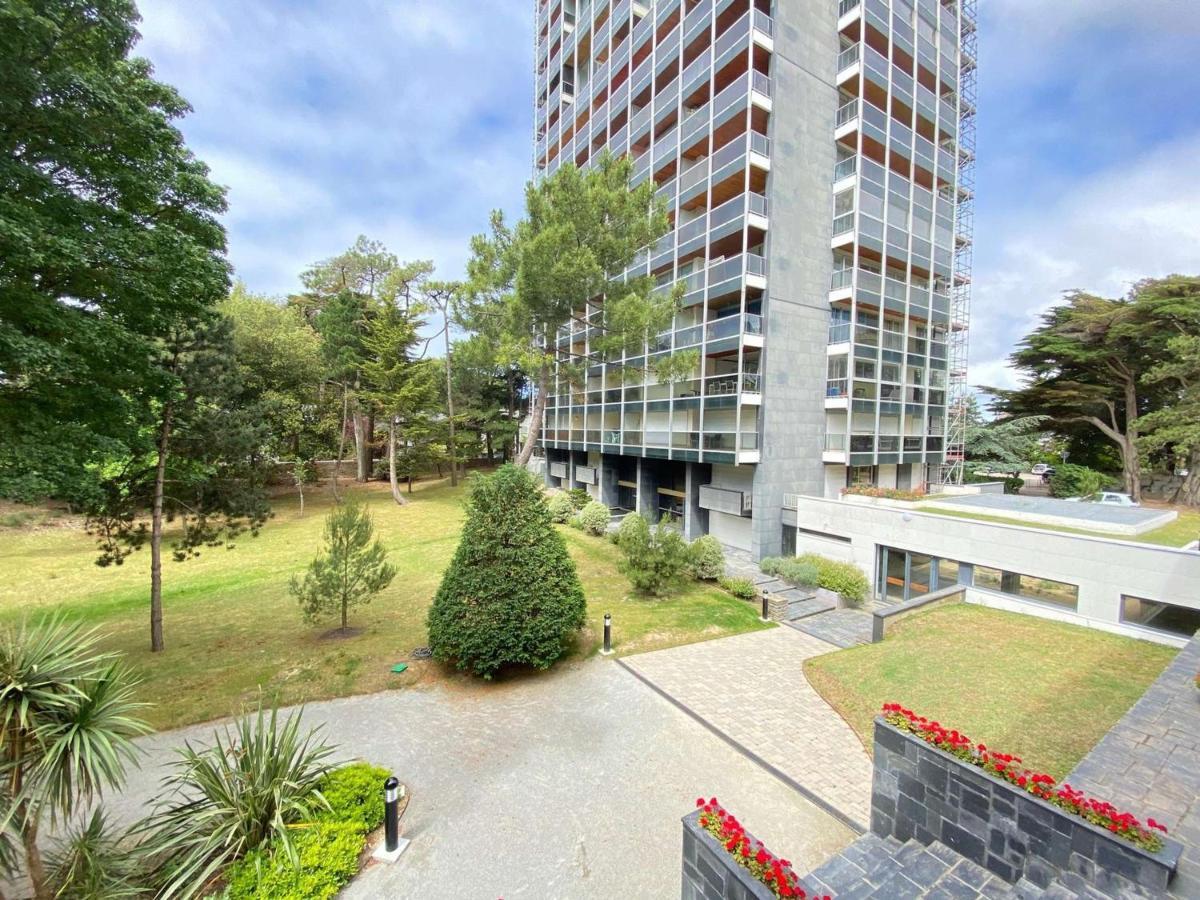 Calme Et Verdoyant: 2 Pieces, Terrasse, Parking, Proche Et Commerces - Fr-1-245-74 * La Baule-Escoublac