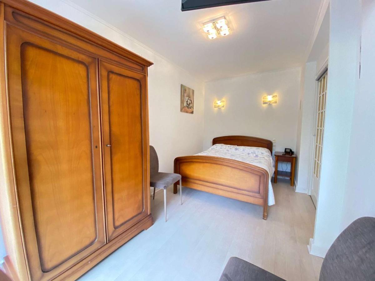 Appartement Calme Et Verdoyant: 2 Pieces, Terrasse, Parking, Proche Et Commerces - Fr-1-245-74 *